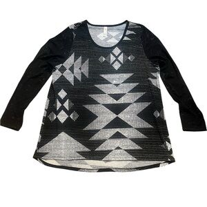 Lularoe Plus Women’s 2XL Long-Sleeved Black and White Lynnae Tunic Top